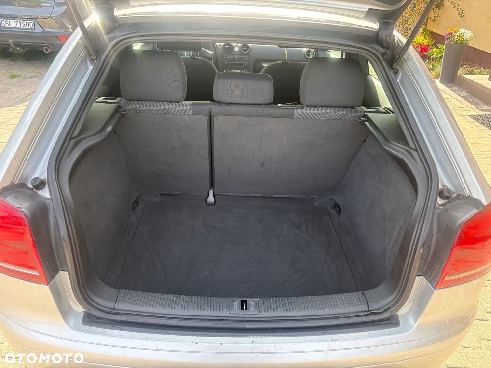 Audi A3 3-drzwiowe 1.6 FSI Ambiente - 3
