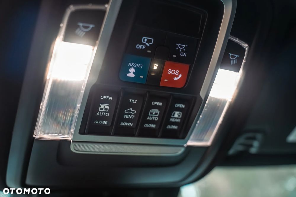 RAM 1500 Crew Cab Shortbed Bighorn - 24