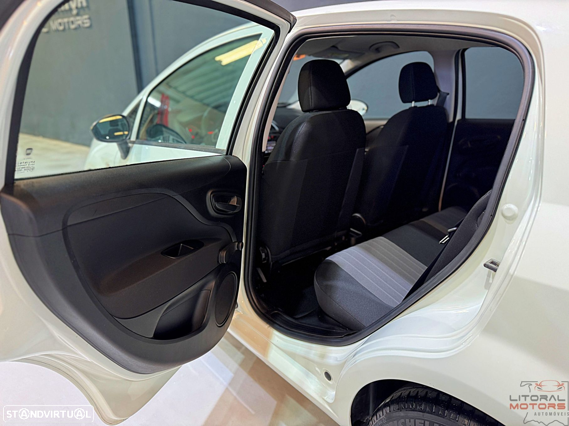Fiat Punto 1.2 Lounge S&S - 15