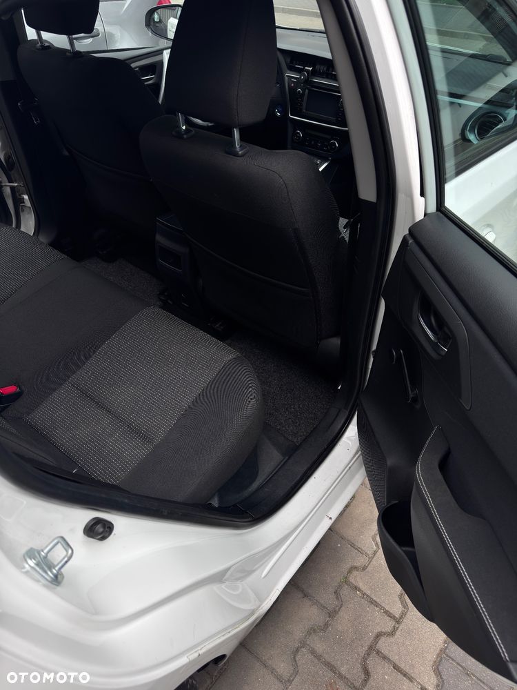 Toyota Auris - 11