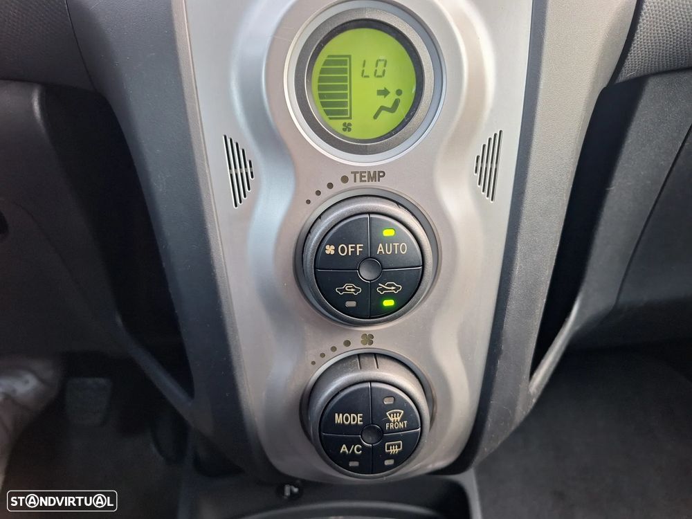 Toyota Yaris 1.0 VVT-i Sol High Pack - 26