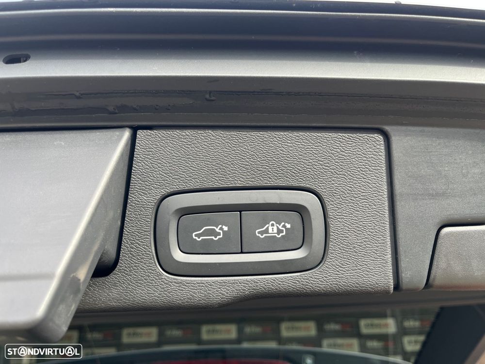 Volvo XC 60 2.0 B4 R-Design Geartronic - 9