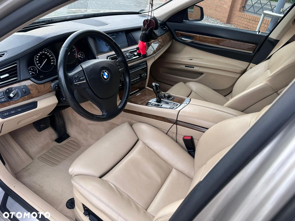 BMW Seria 7 740i L - 6