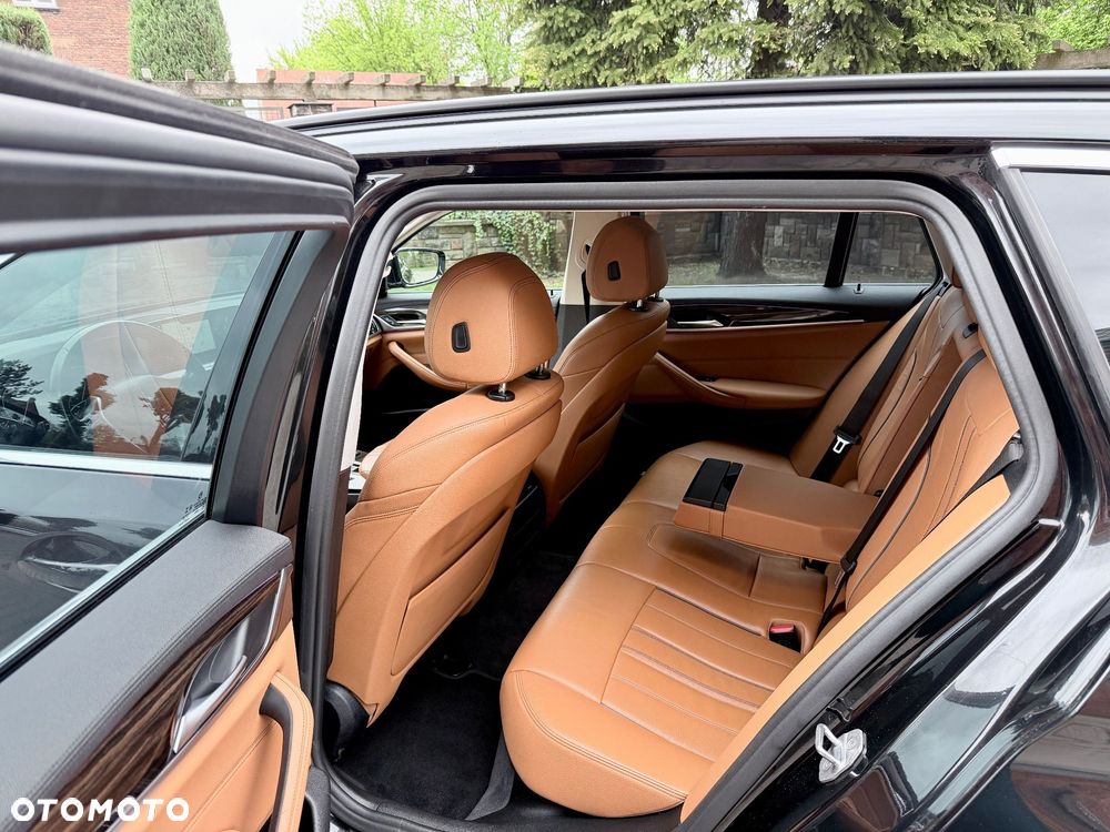 BMW Seria 5 525d Luxury Line - 27