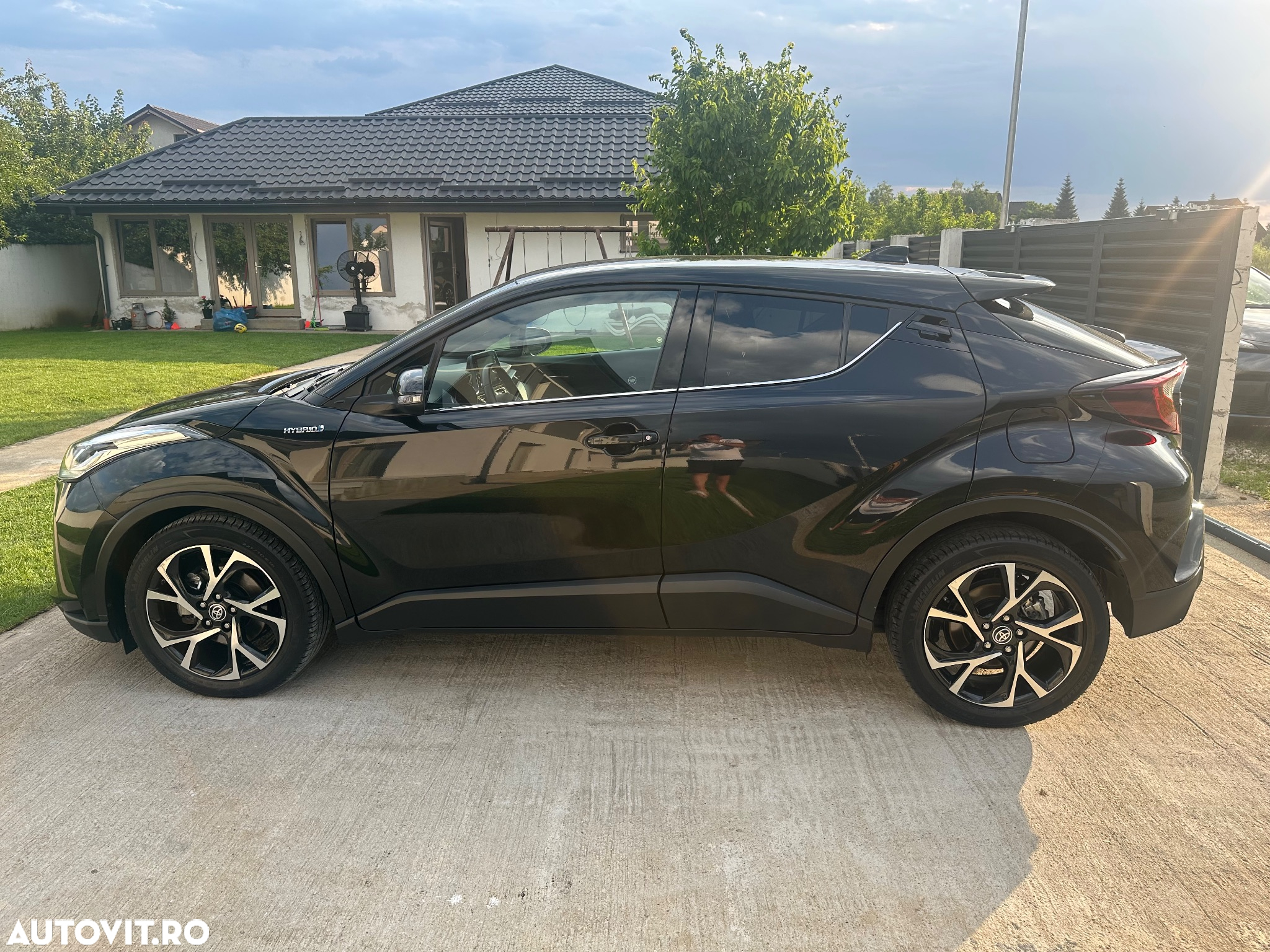 Toyota C-HR 1.8 HSD 122 CP 4x2 CVT C-lassy bi-tone - 11