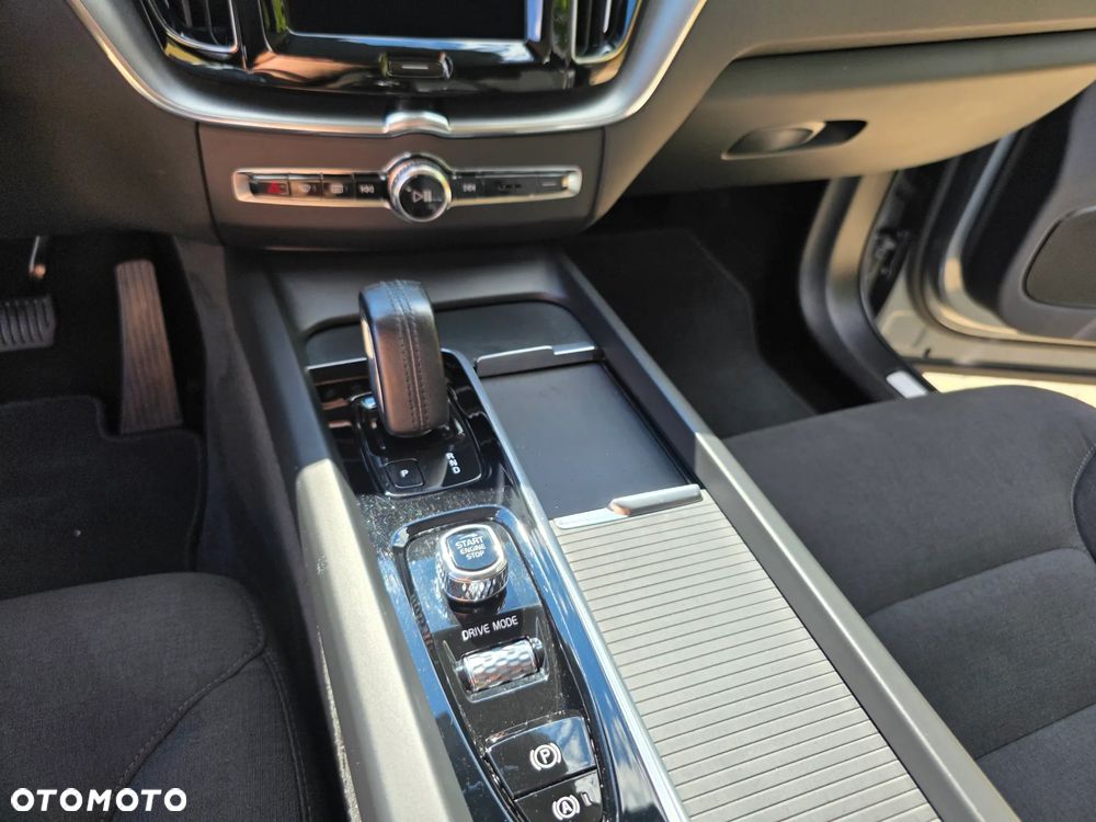Volvo XC 60 B4 B Momentum Pro - 34