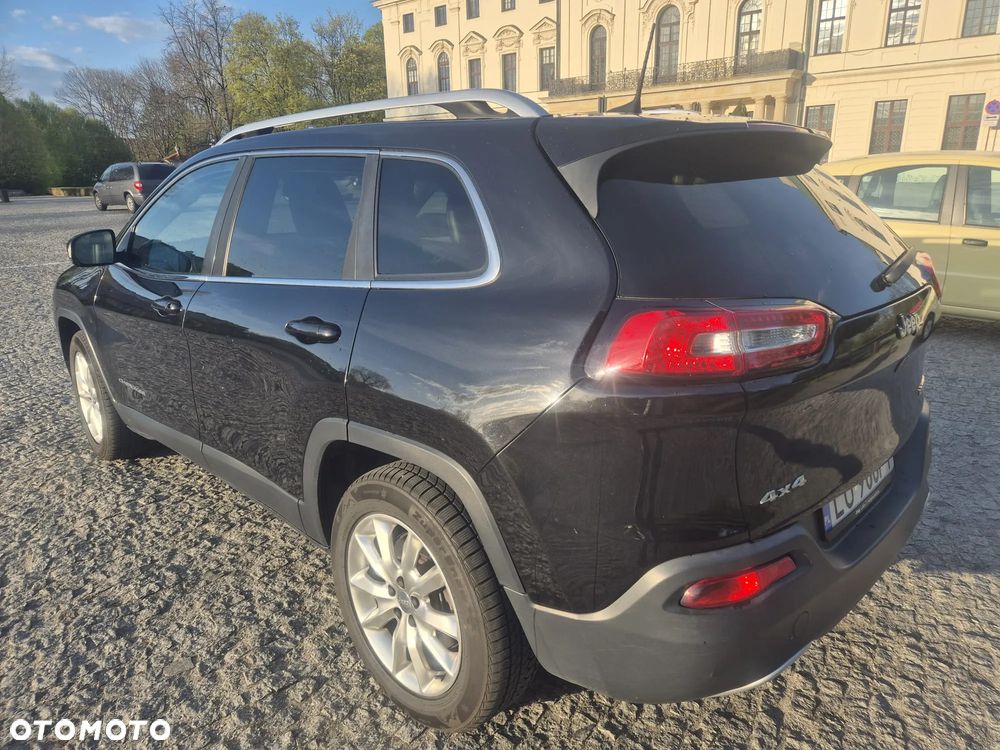 Jeep Cherokee - 33