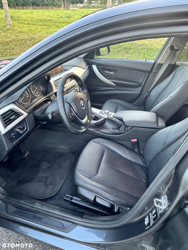 BMW Seria 3 318d Touring Luxury Line - 18