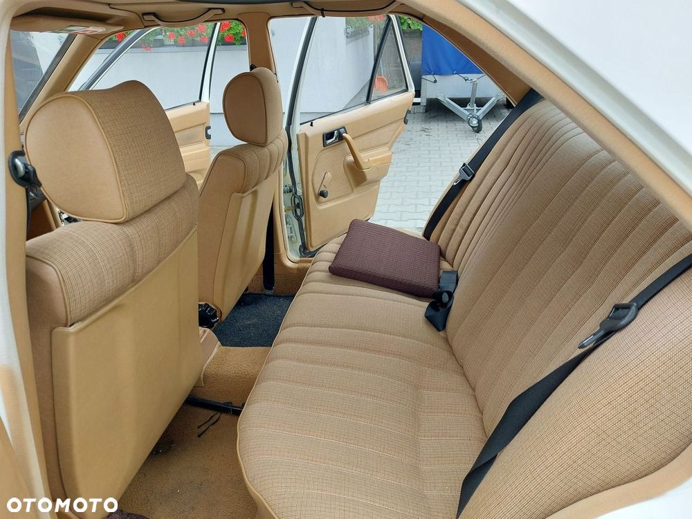 Mercedes-Benz W201 (190) - 13