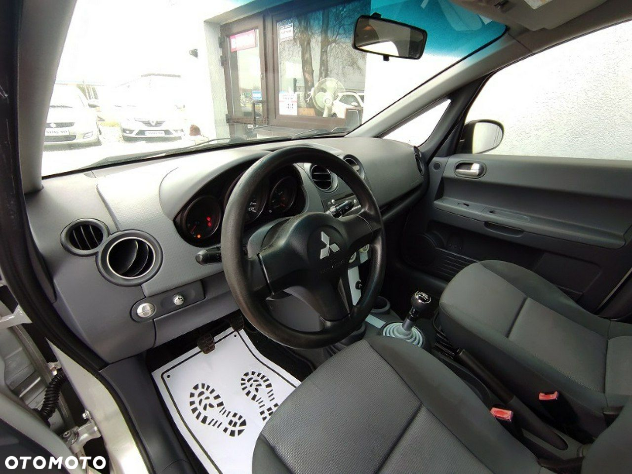 Mitsubishi Colt - 9