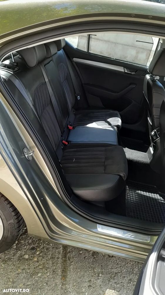 Skoda Superb Combi 2.0 TDI DSG Style - 16