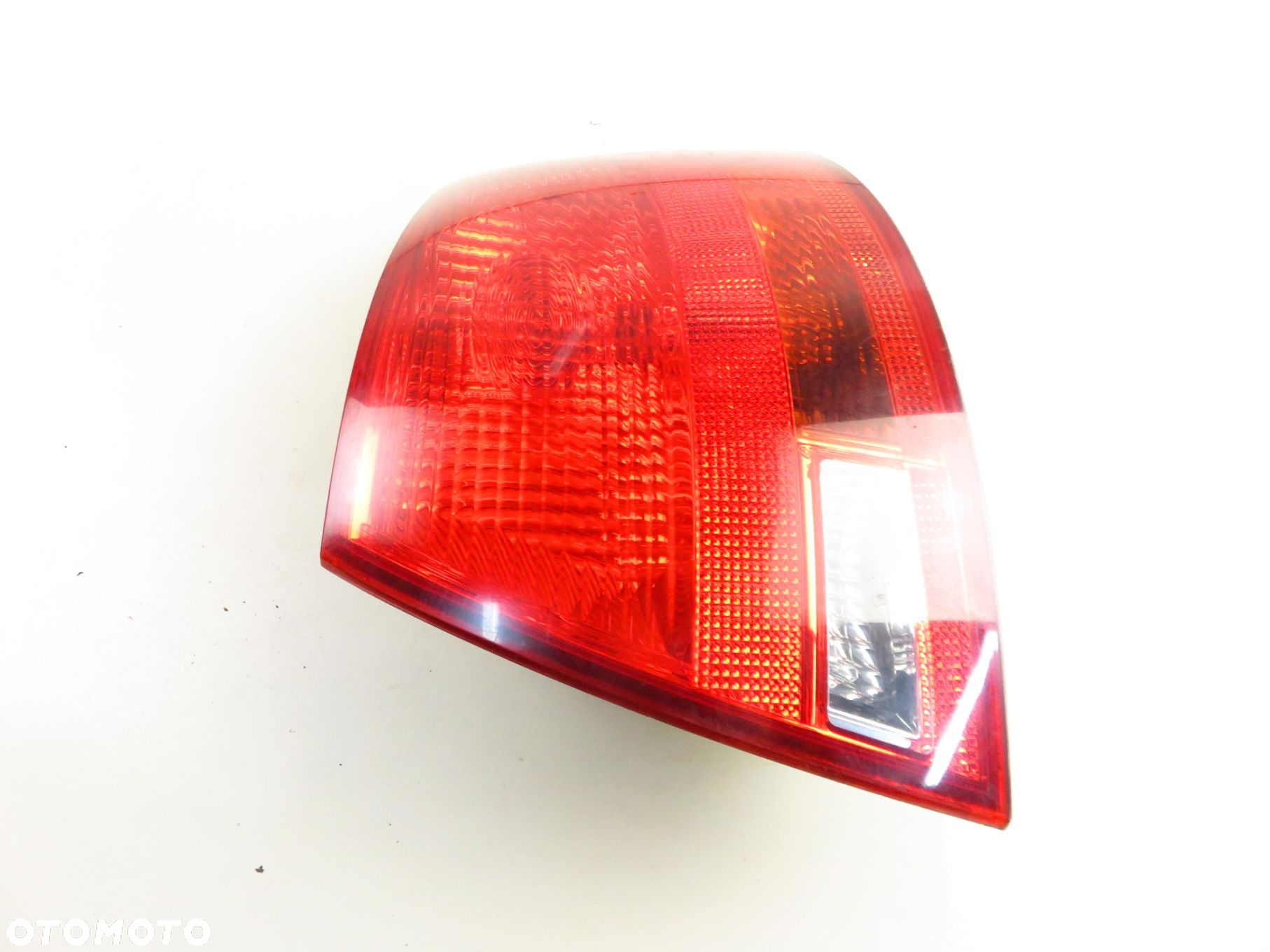 LAMPA PRAWA TYLNA AUDI A4 B7 Avant 8E9945096C - 2