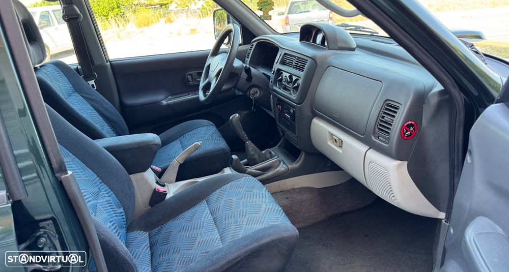 Mitsubishi Pajero Sport 2.5 TD GLS - 23