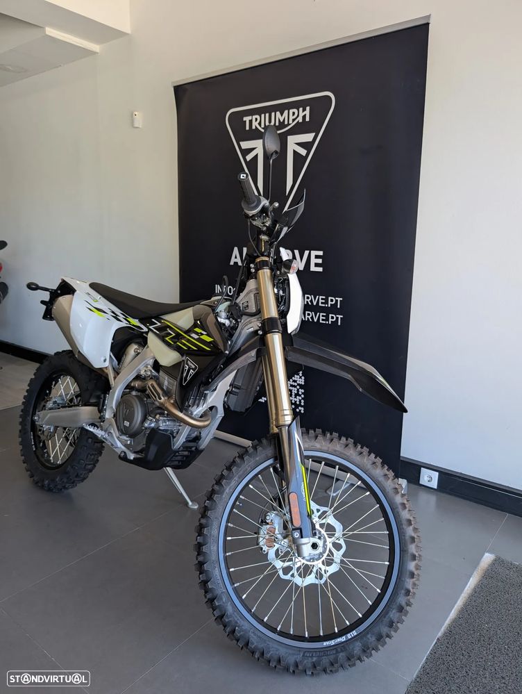 Triumph T TF 250-E - 4
