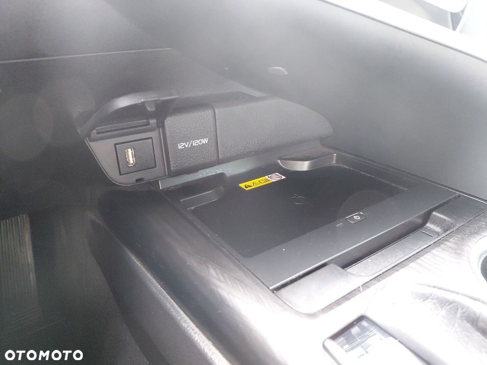 Toyota Camry 2.5 Hybrid Executive CVT - 27