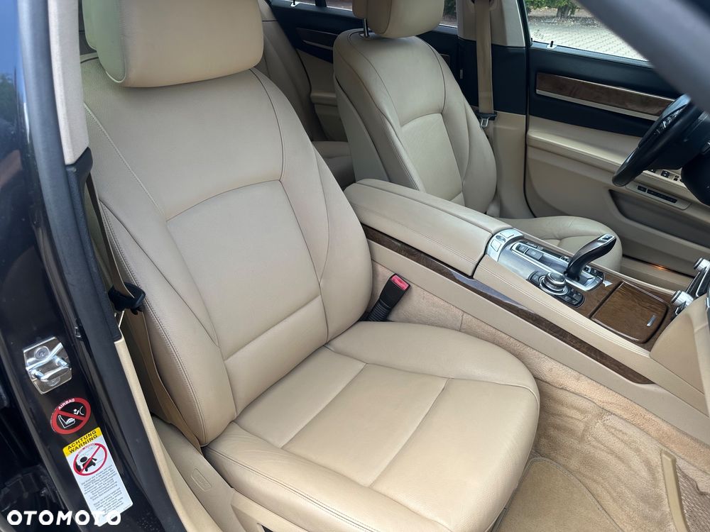 BMW Seria 7 740i - 28