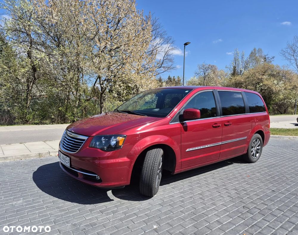 Chrysler Town & Country - 1