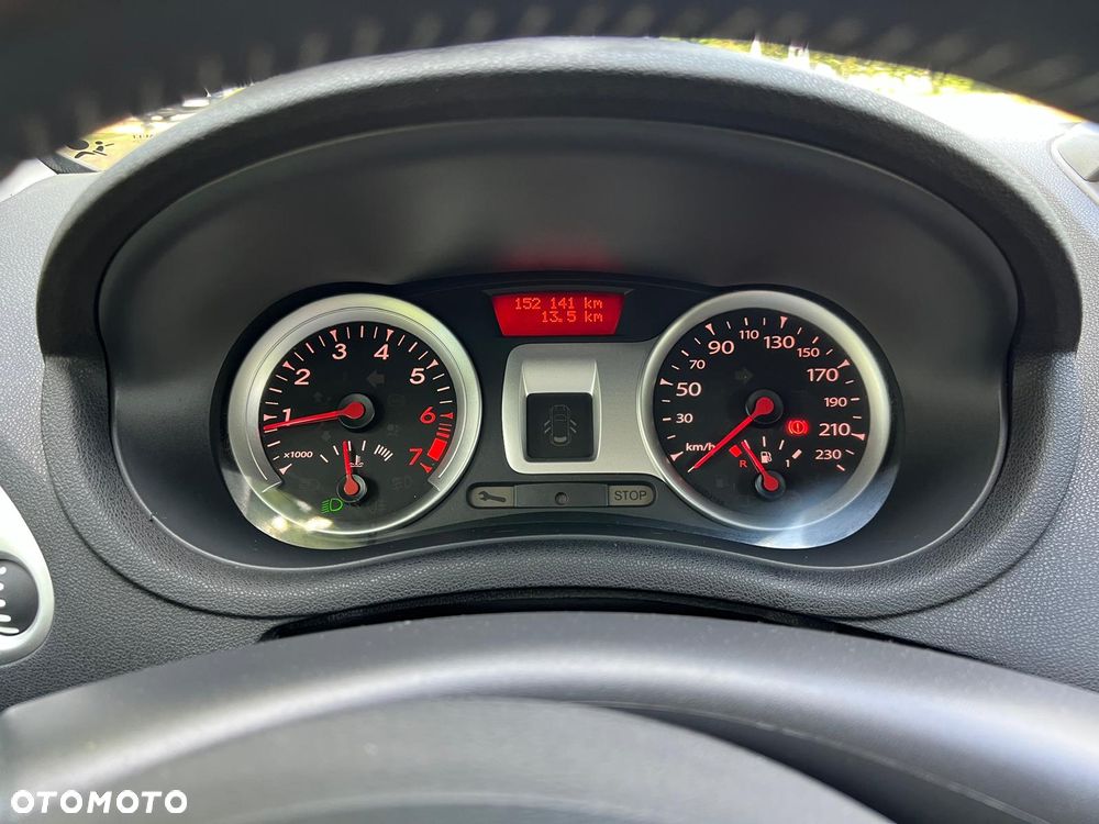 Renault Clio 1.2 16V 75 Expression - 11