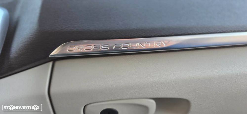 Volvo V40 Cross Country 2.0 D3 Momentum - 19