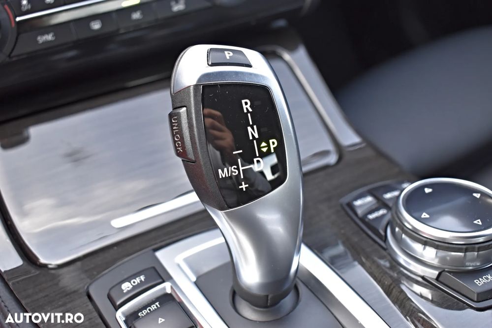 BMW Seria 5 520d Aut. Luxury Line - 38