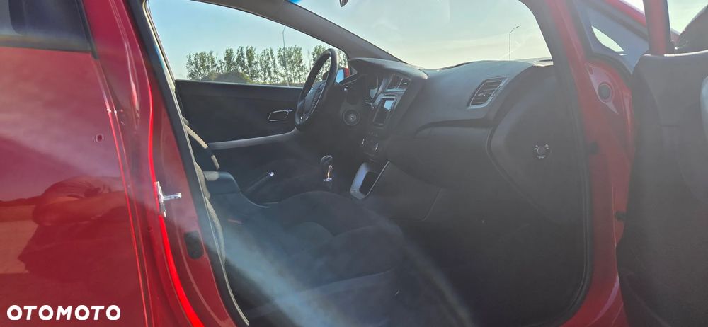 Kia Ceed 1.4 L - 12