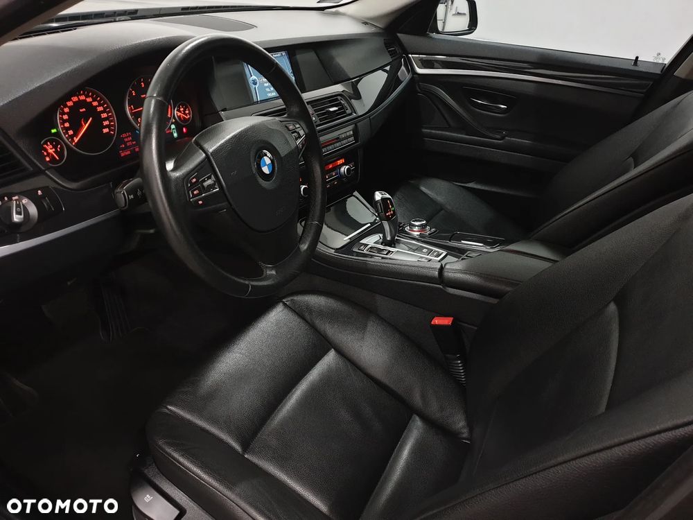BMW Seria 5 520d Sport-Aut - 9