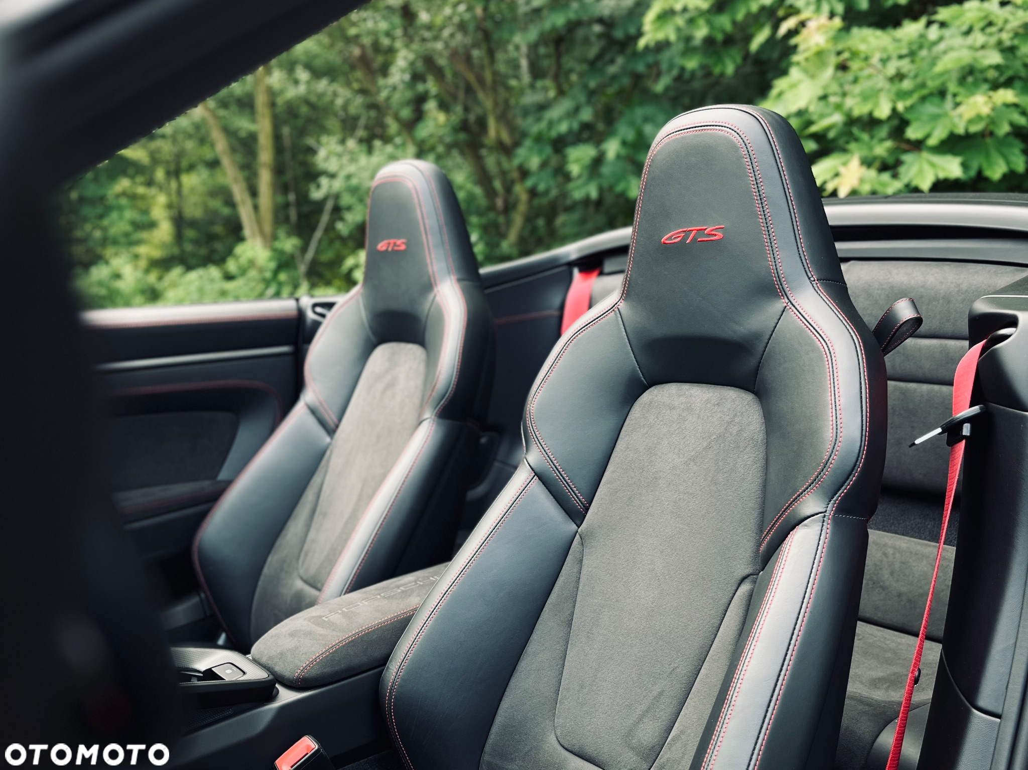 Porsche 911 Carrera 4 GTS Cabrio - 14