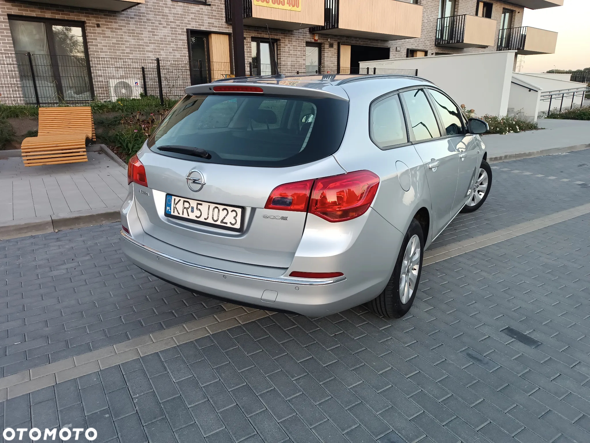 Opel Astra IV 1.4 T Cosmo EU6 - 5