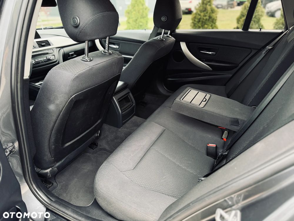 BMW Seria 3 318d - 14