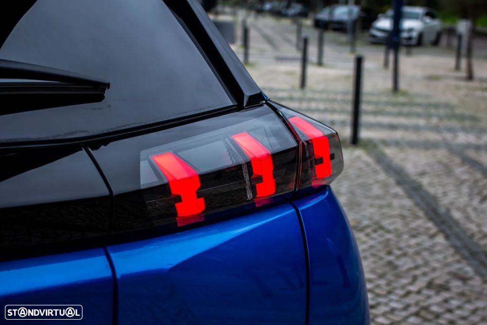 Peugeot e-2008 Allure - 11