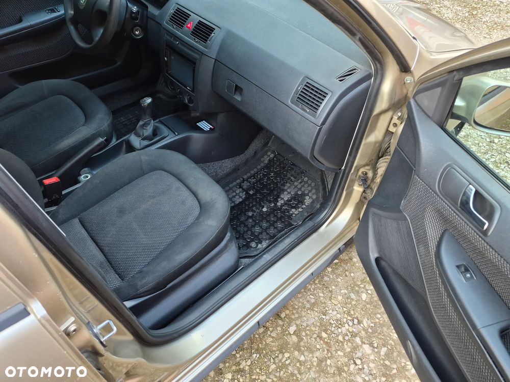 Skoda Fabia 1.4 16V Ambiente - 11