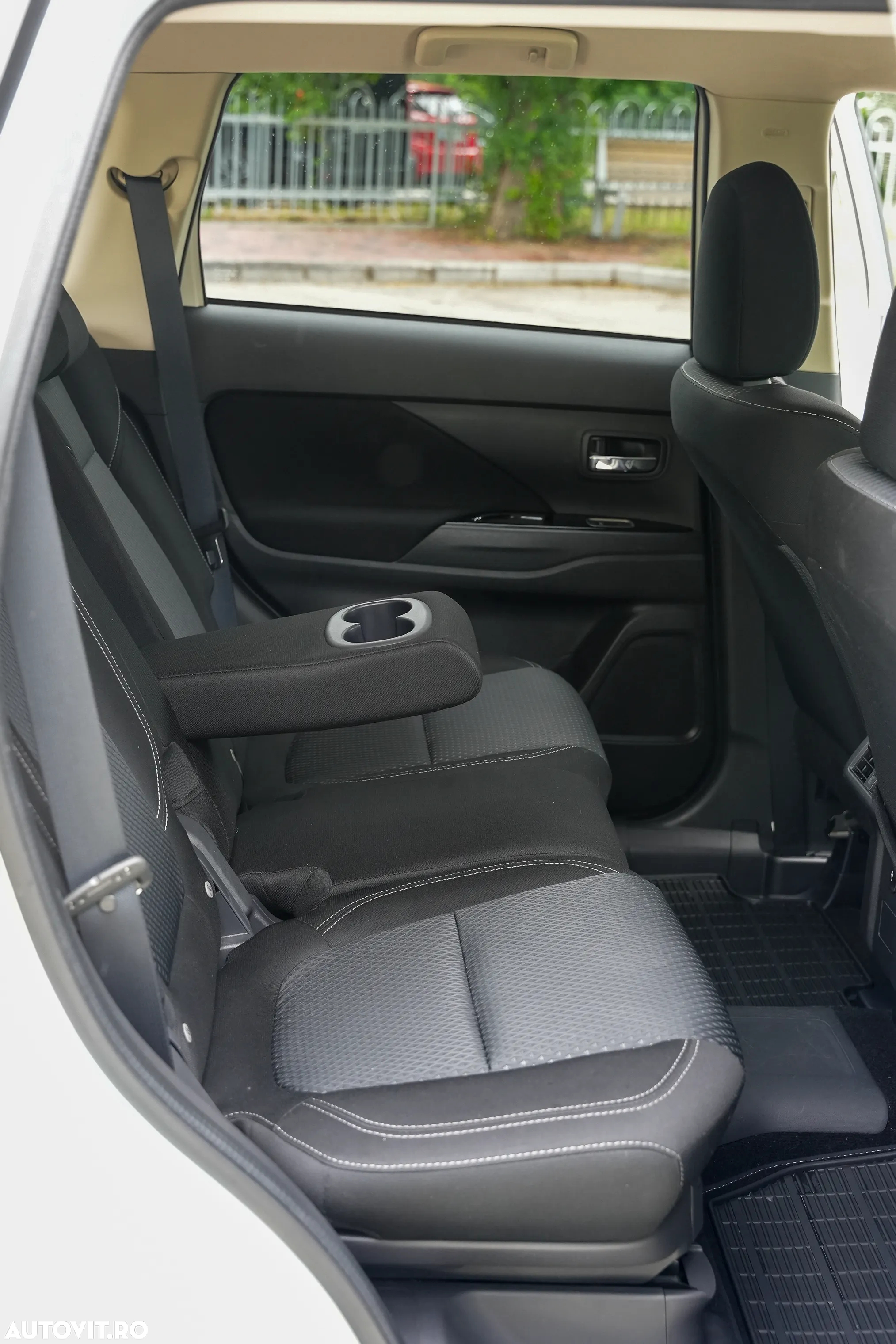 Mitsubishi Outlander PHEV 2.4 L 4X4 Invite - 19