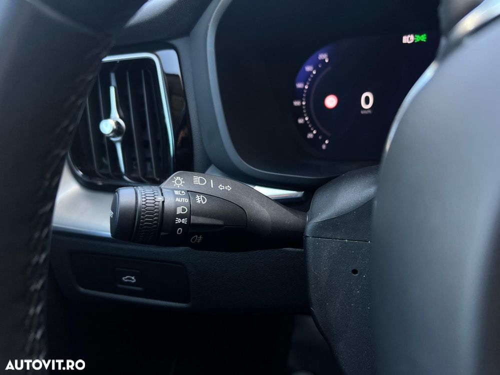 Volvo XC 60 B4 MHEV AT AWD Core - 21
