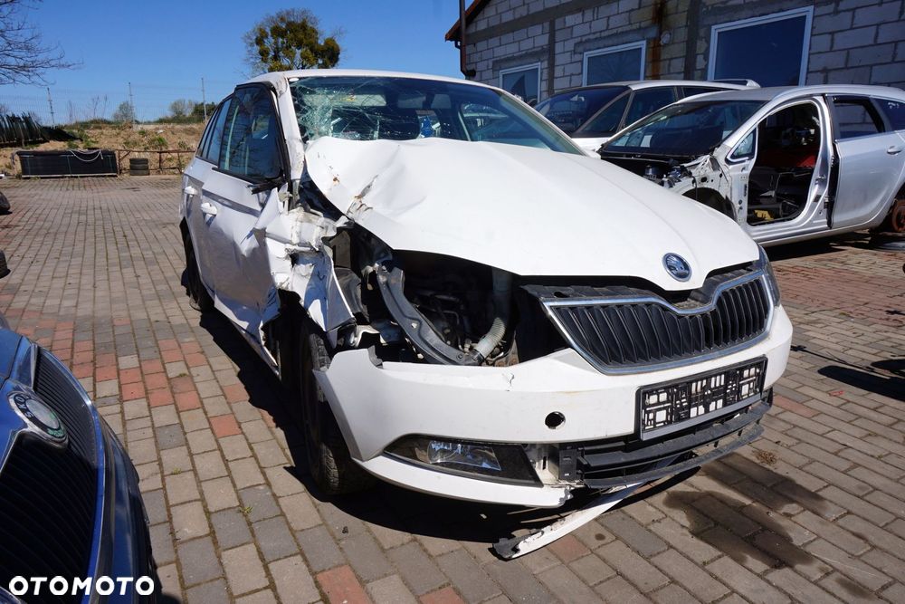 SKODA FABIA III NJ3 KOMBI 2015 LF9E 1.0 12V CHYB 75KM QAE BIAŁY na części - 7