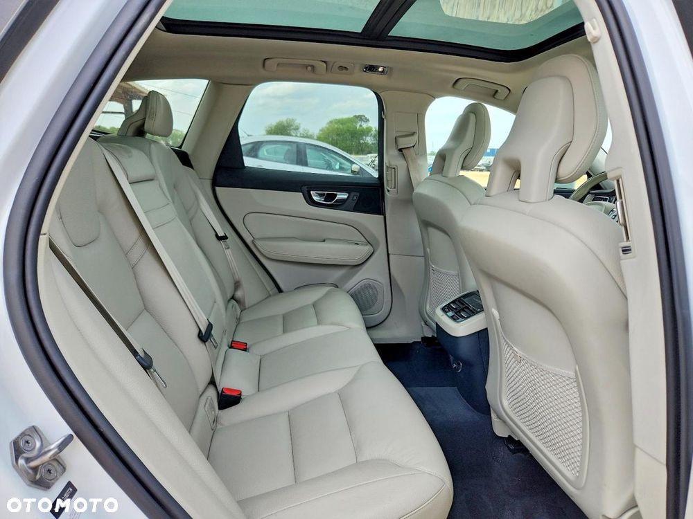 Volvo XC 60 T5 AWD Geartronic Momentum - 10