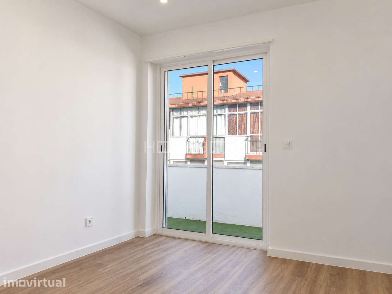 Apartamento T3 Renovado em 2026 | Excelente Localização no Cacém - Grande imagem: 3/16