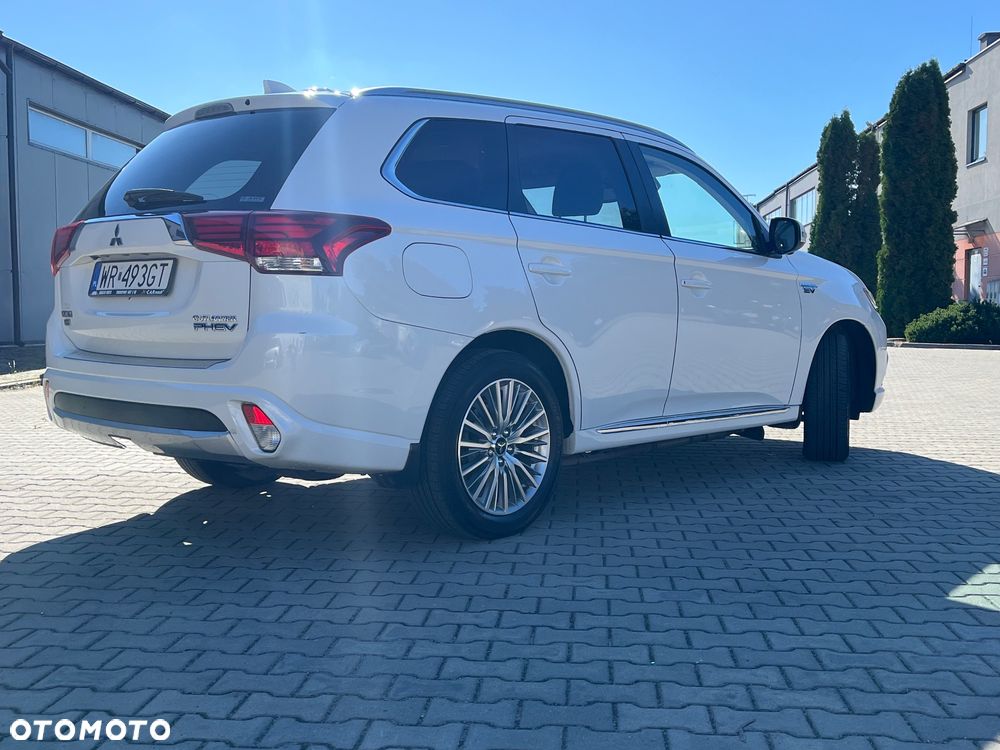 Mitsubishi Outlander - 3