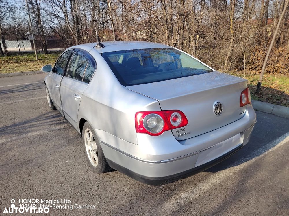 Volkswagen Passat - 4