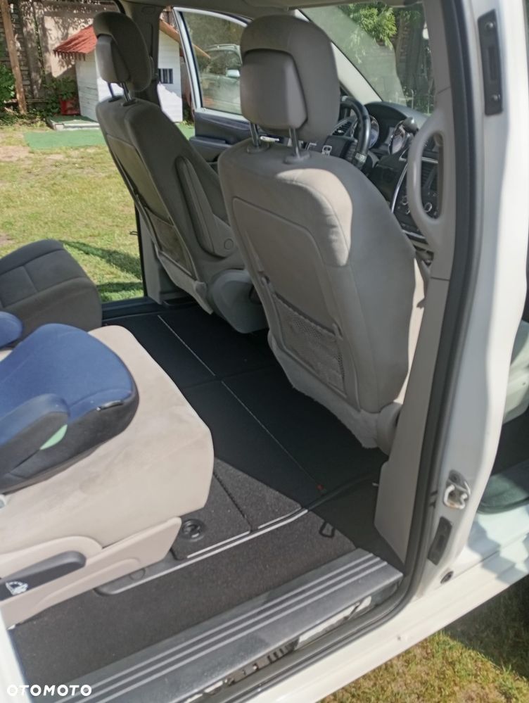 Dodge Grand Caravan - 38
