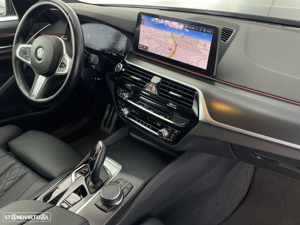 BMW 520 d Pack Desportivo M Auto - 24