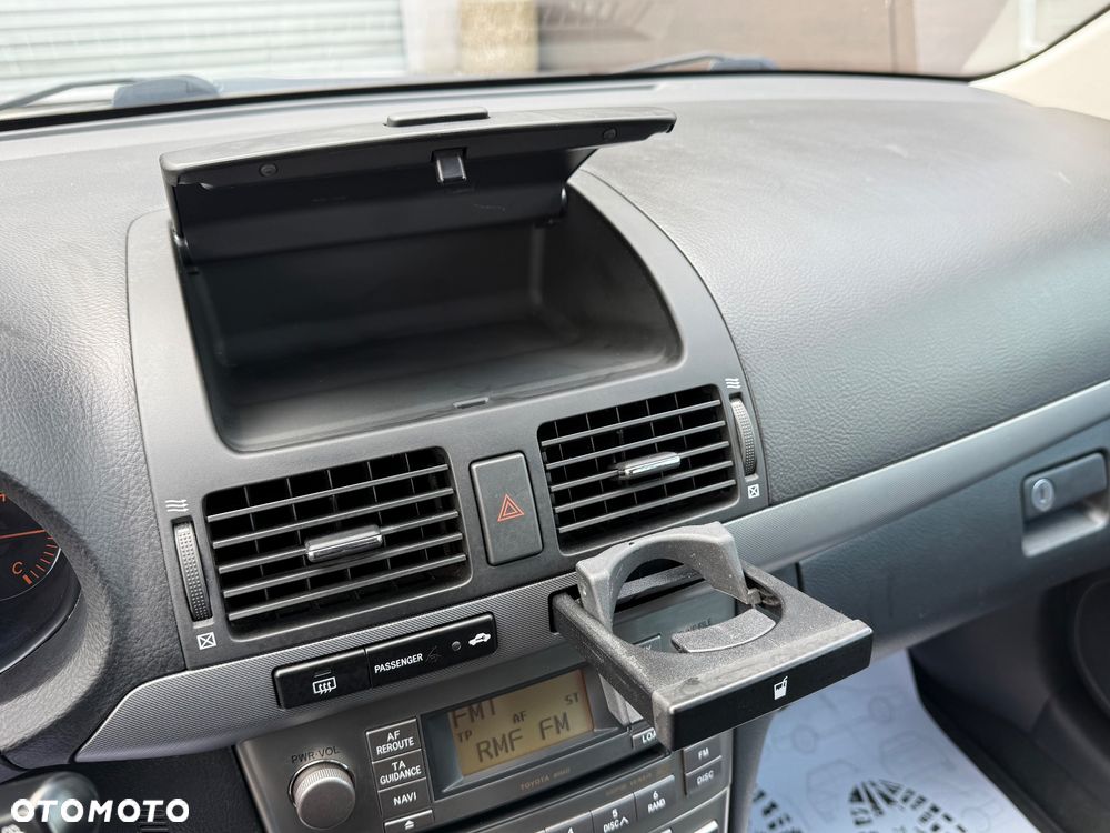 Toyota Avensis 1.8 VVT-i Combi - 25