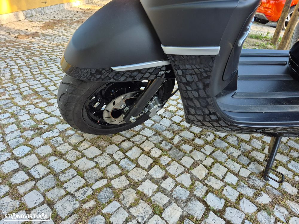 Peugeot Django - 3