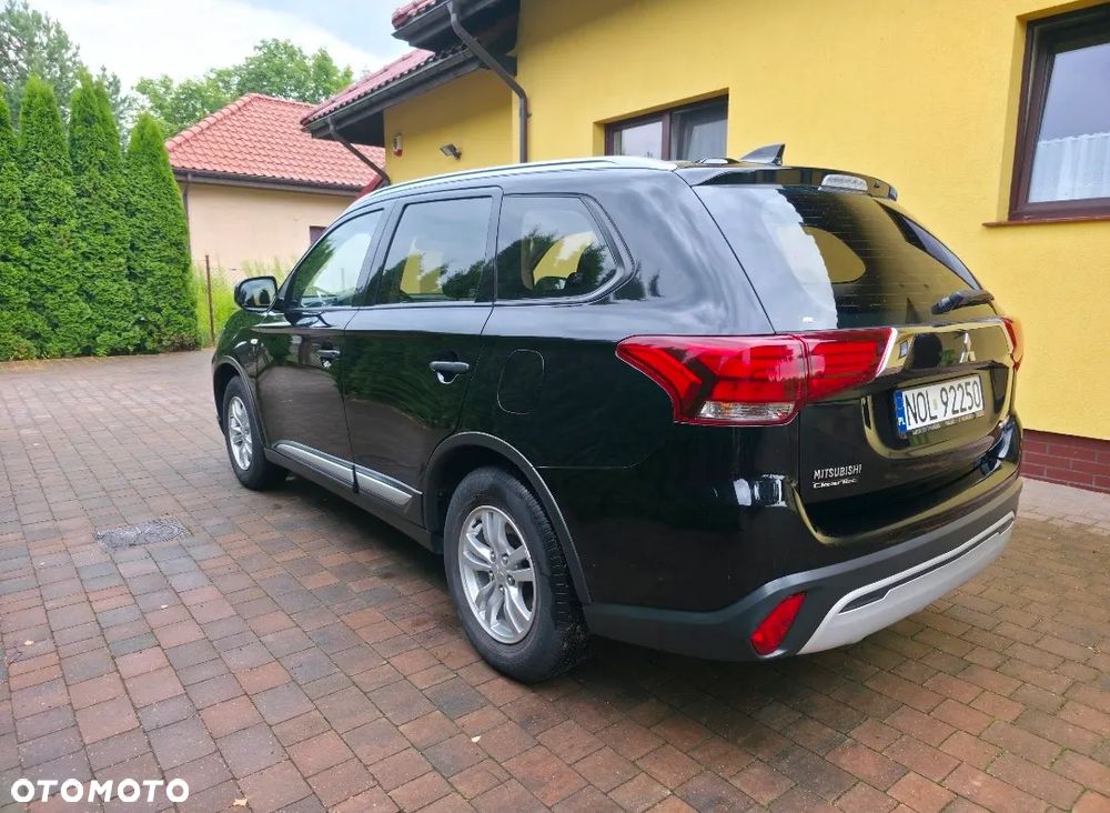Mitsubishi Outlander 2.0 Invite + 2WD - 5