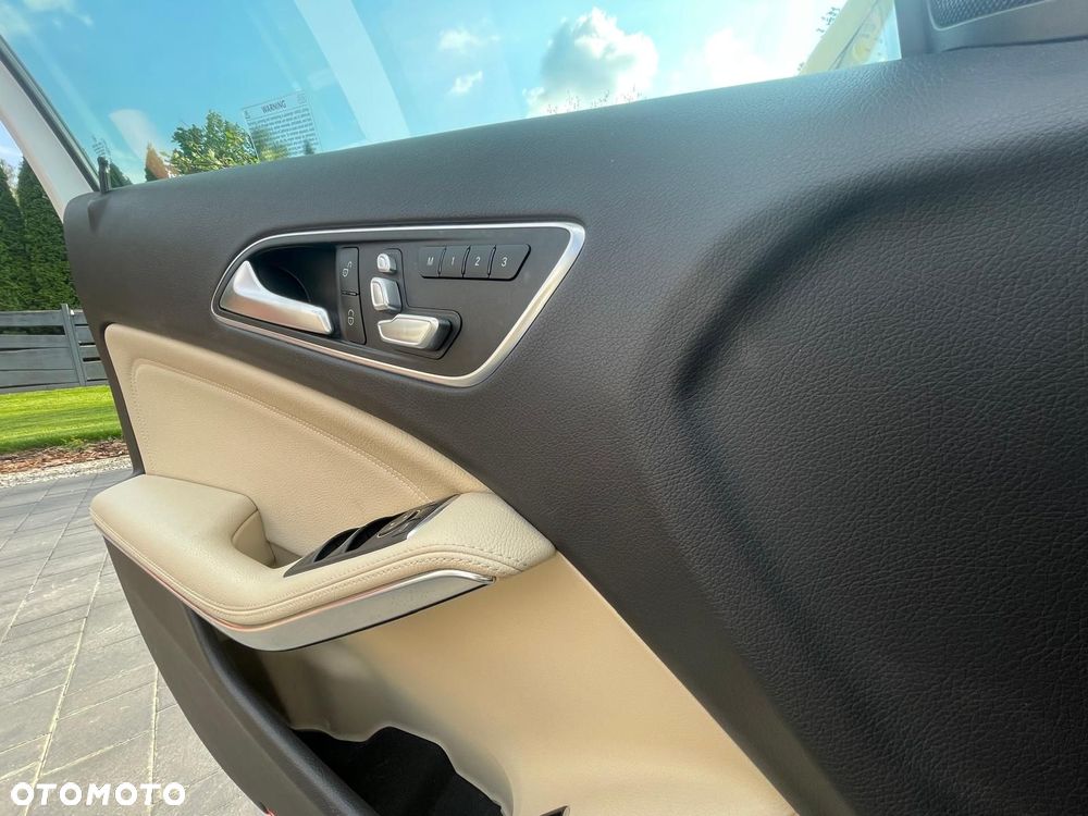 Mercedes-Benz GLA 250 7G-DCT - 19