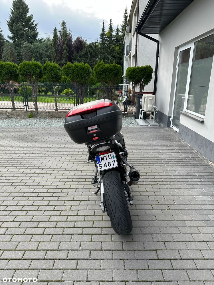 Suzuki GSR - 4