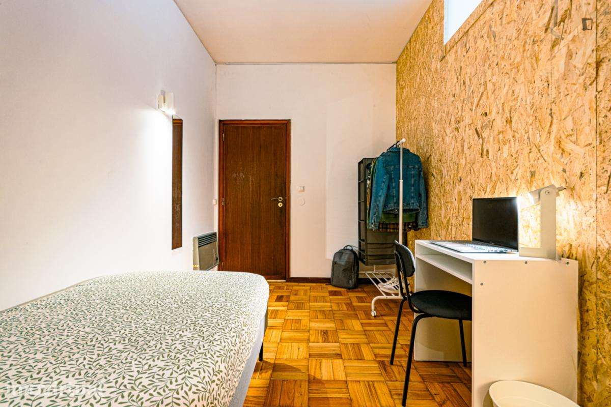 Quarto - localizado em Ramalde Porto - Grande imagem: 3/15