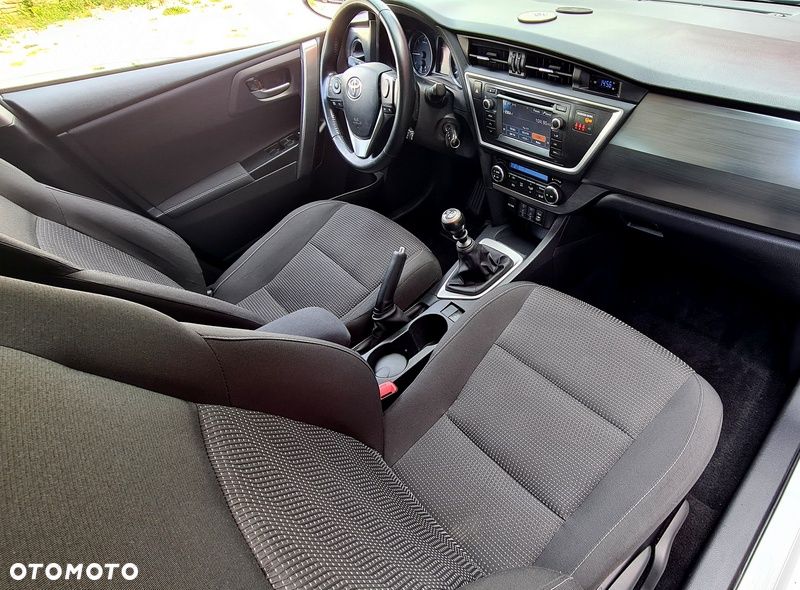 Toyota Auris 2.0 D-4D Comfort - 17