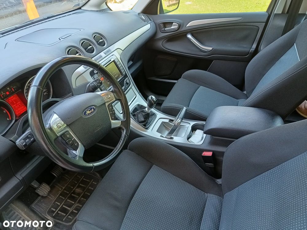 Ford S-Max - 12