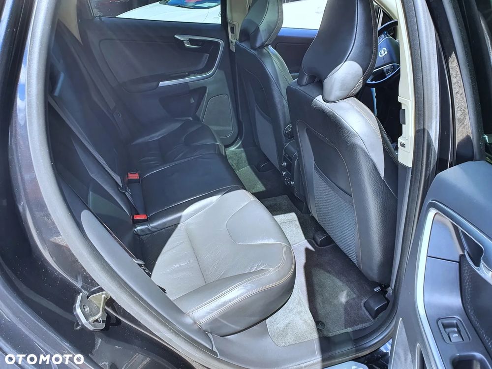 Volvo XC 60 T5 Summum - 4