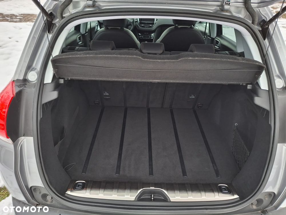 Peugeot 2008 1.6 e-HDi Allure S&S - 11